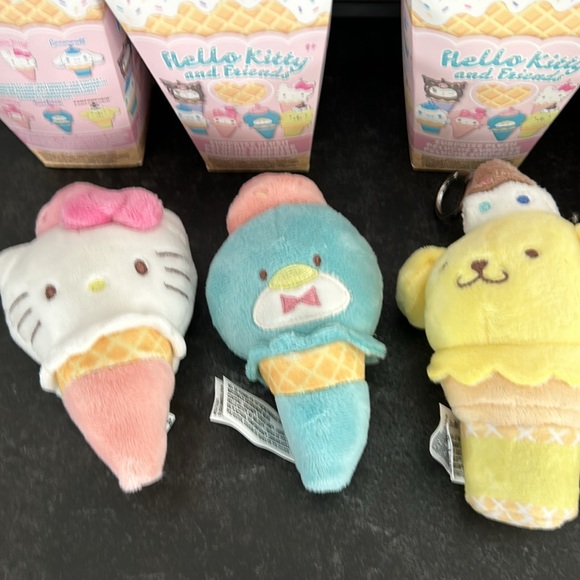 12 hello kitty blind boxes - new and sealed PLUS original box - Picture 4 of 6